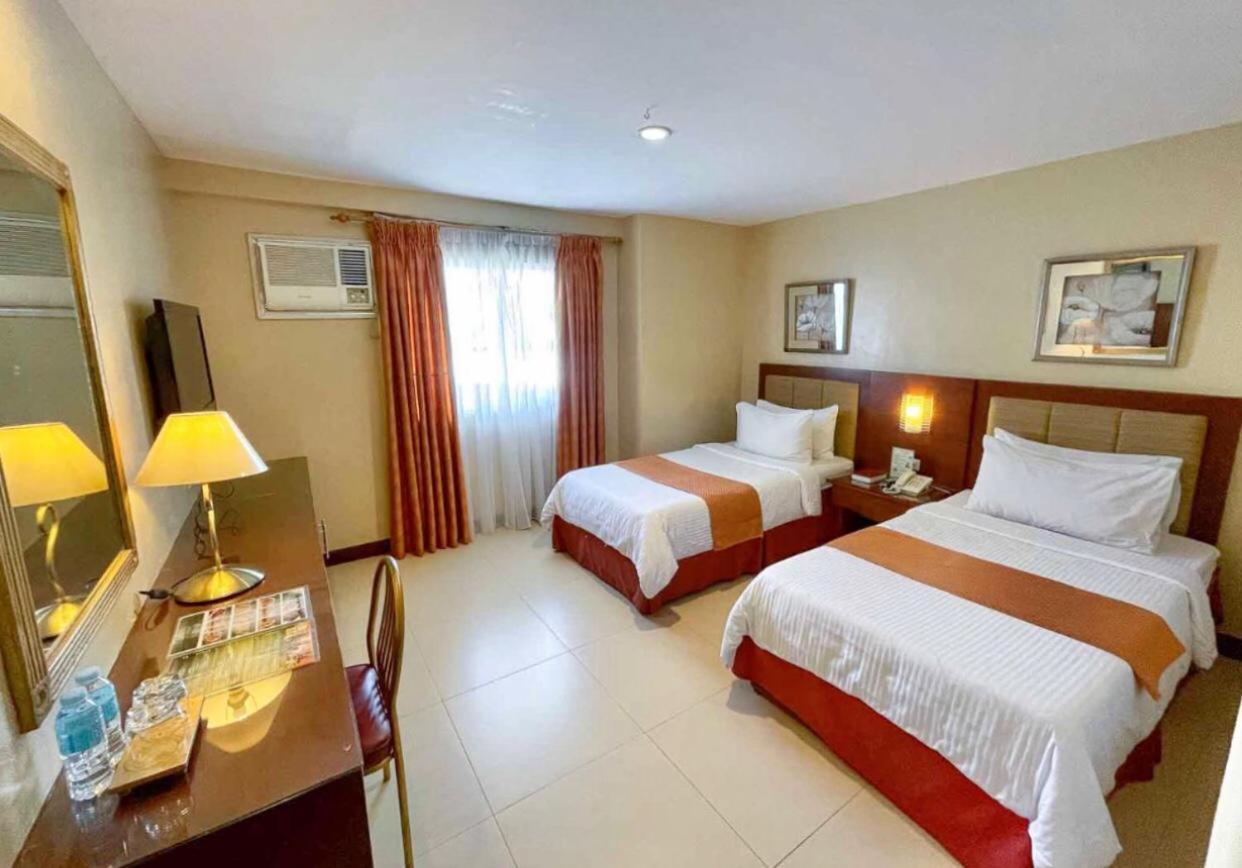 Royal Garden Hotel Ozamis Ngoại thất bức ảnh